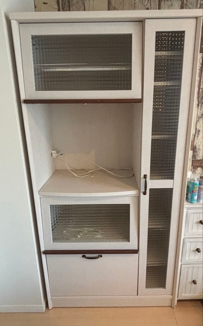 ホワイト木製食器棚 ガラス扉付き