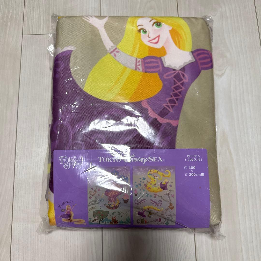 新品 カーテン　ディズニー　ラプンツェル　ファンタジースプリングス