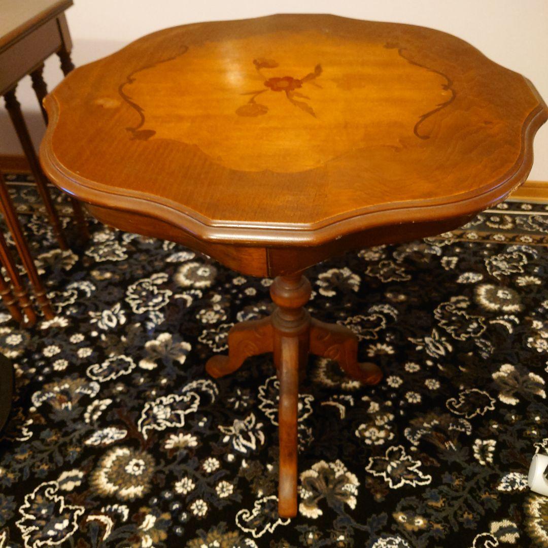 花のインレイ装飾 八角形木製カフェテーブル