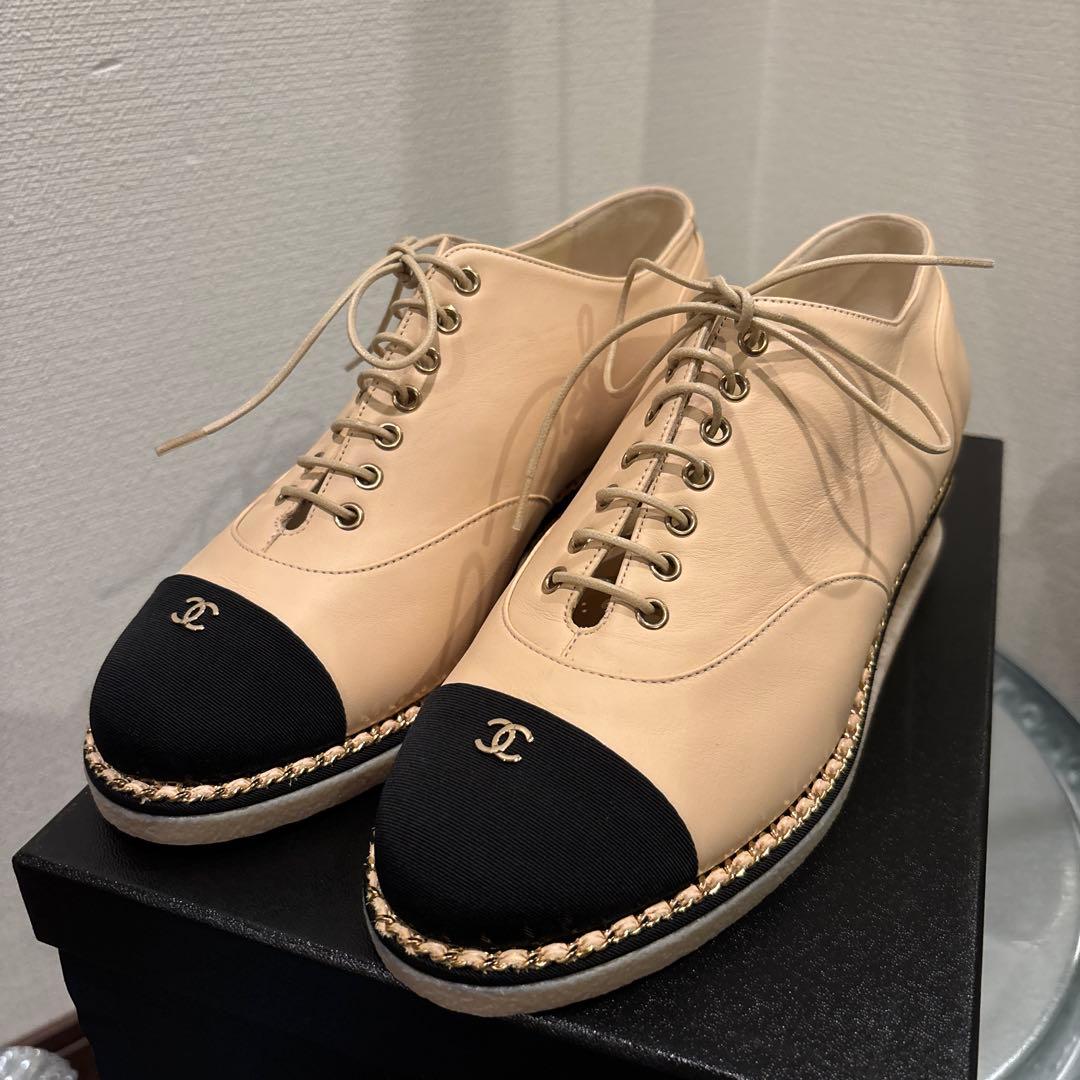 CHANEL ベージュ/黒 レースアップスニーカー37サイズ