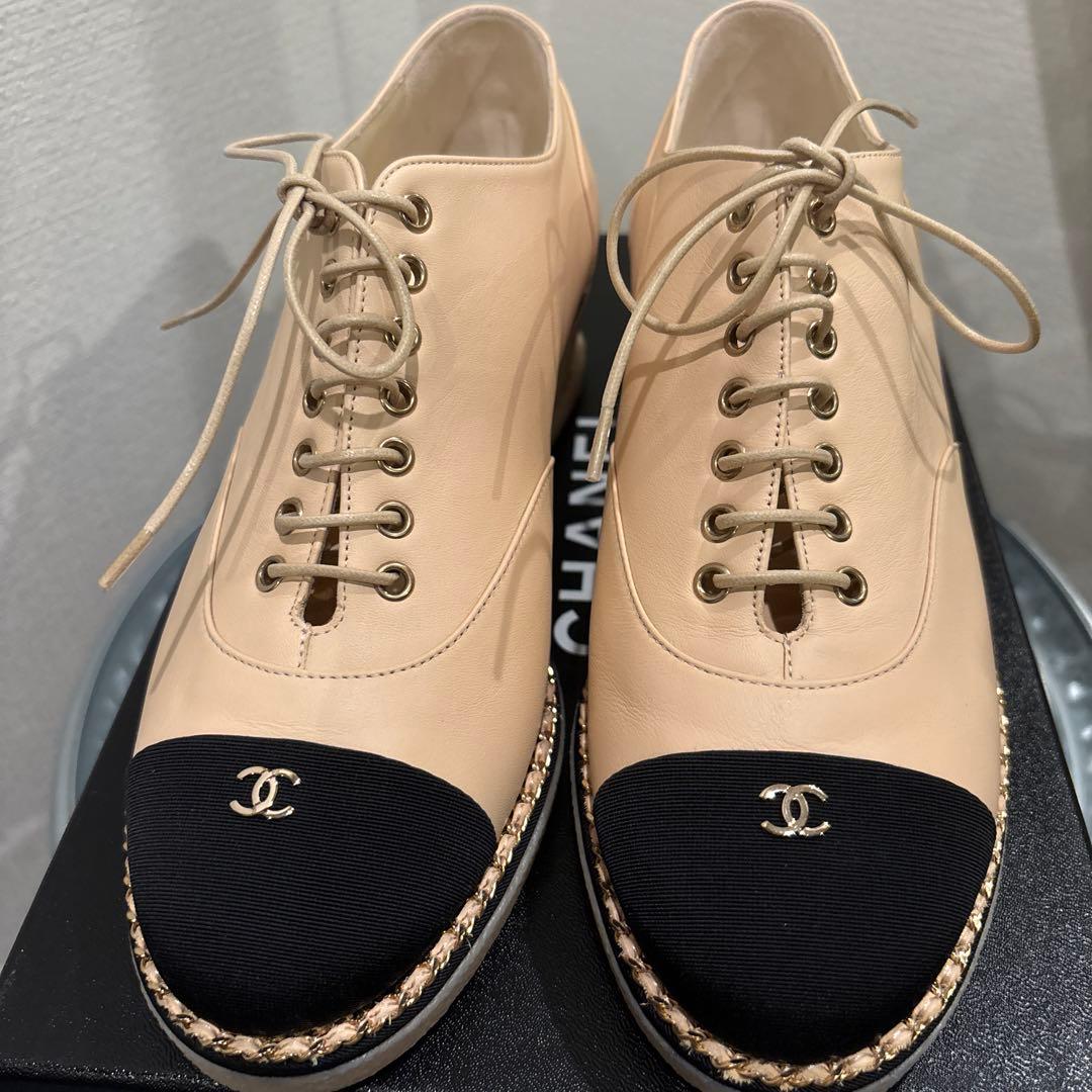 CHANEL ベージュ/黒 レースアップスニーカー37サイズ