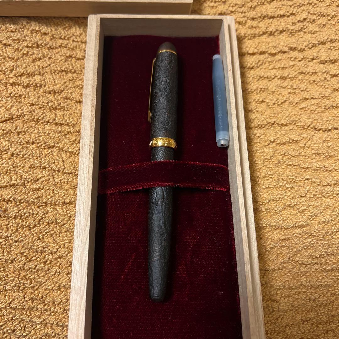 新品未使用　桐箱入　プラチナ 万年筆 黒　14K M