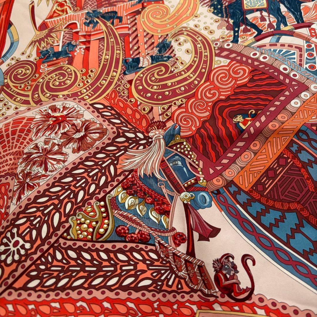 エルメス カレ90 『AU FIL DU CARRE カレの赴くままに』スカーフ