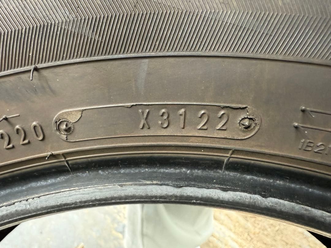 ダンロップスタッドレス205／60R16 92Q超深溝