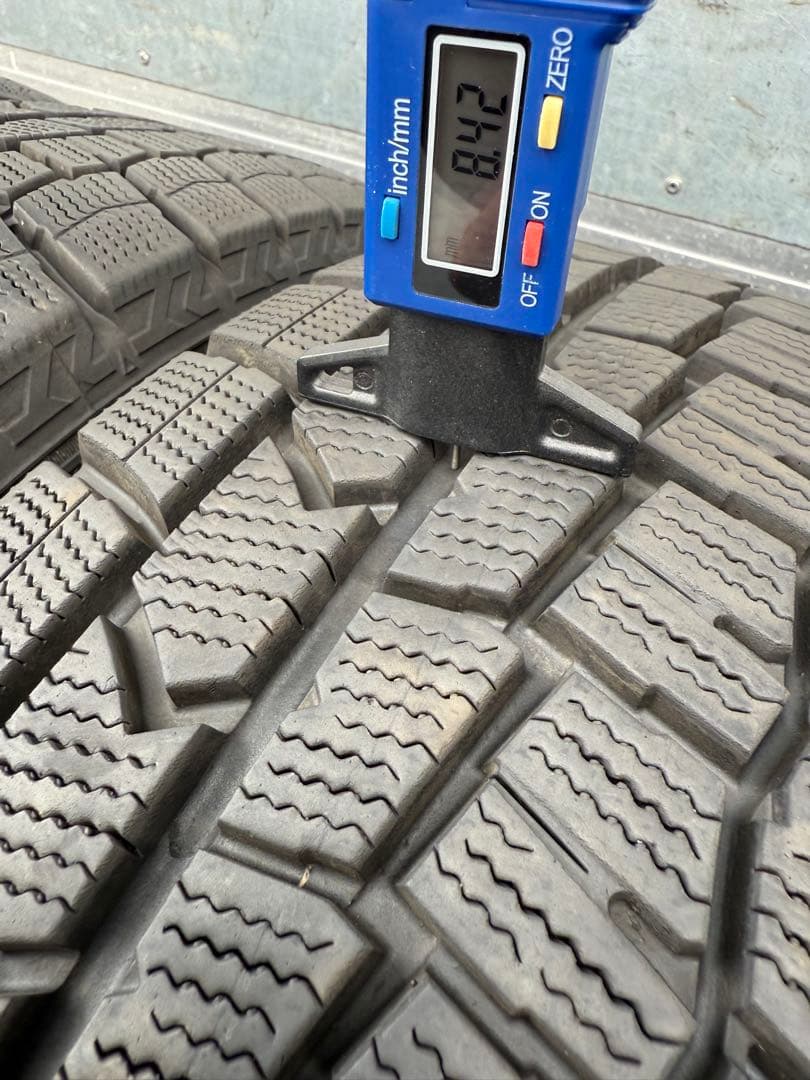 ダンロップスタッドレス205／60R16 92Q超深溝