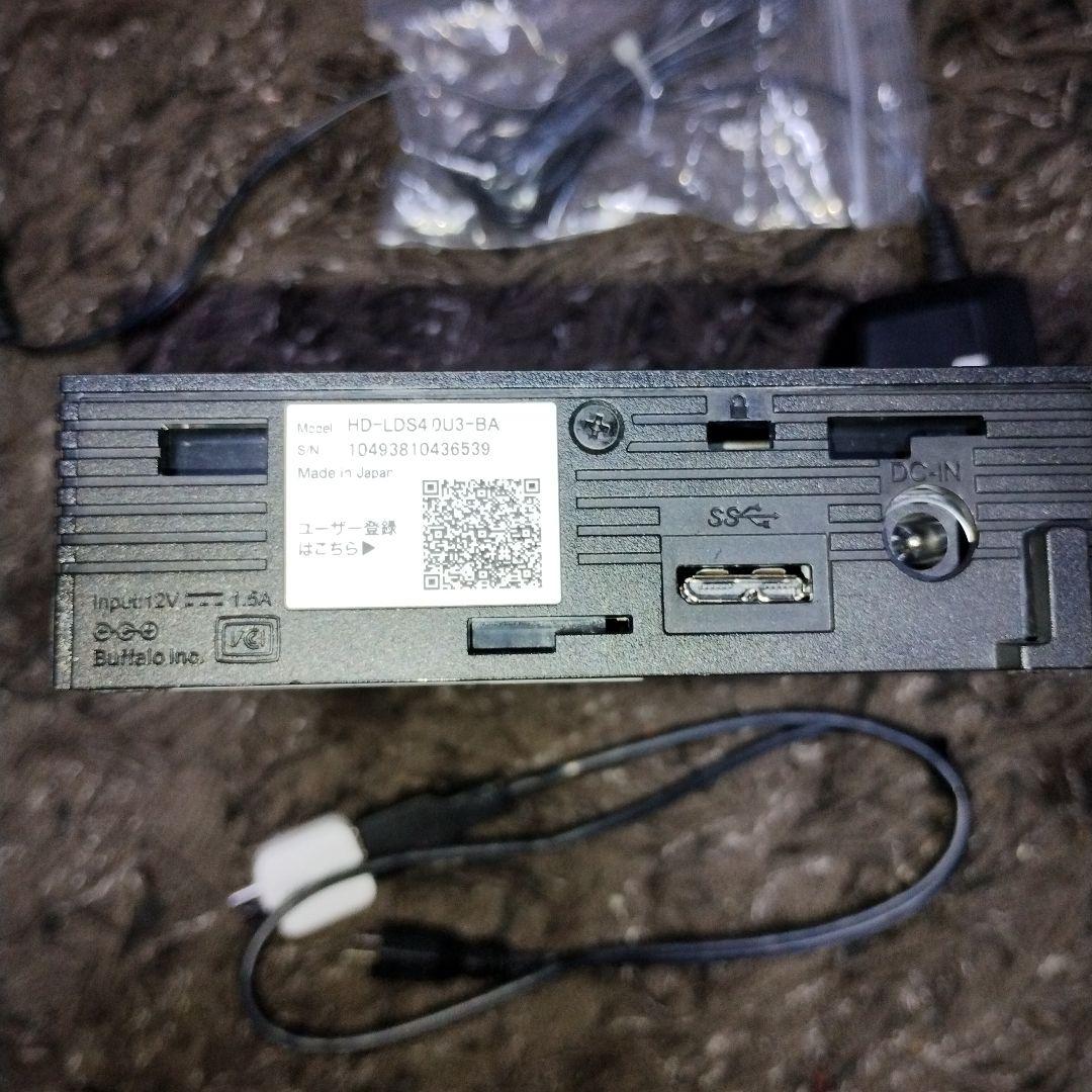 BUFFALO NAS 4TB ブラック 本体とケーブル