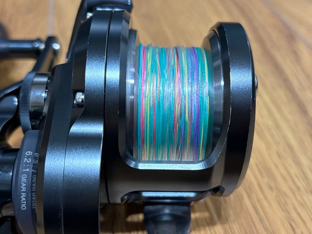 美品　SHIMANO オシアジガー F CUSTOM 2000NRHG