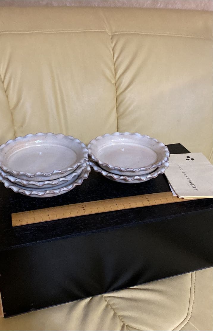 唐津焼窯元　13代中里太郎右衛門陶房の焼き物　皿五枚セットです。