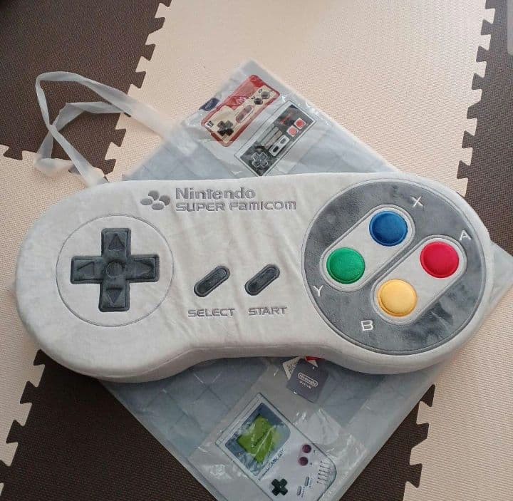 任天堂　ニンテンドー　スーパーファミコン コントローラー型クッション