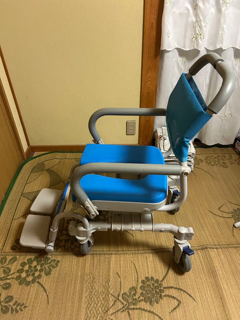 未使用　入浴用車椅子 青
