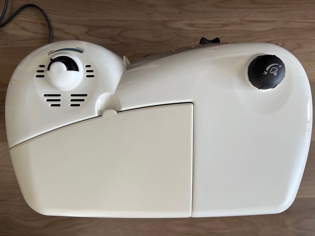 デロンギ　エスプレッソ　コーヒーメーカー　BCO261N-W