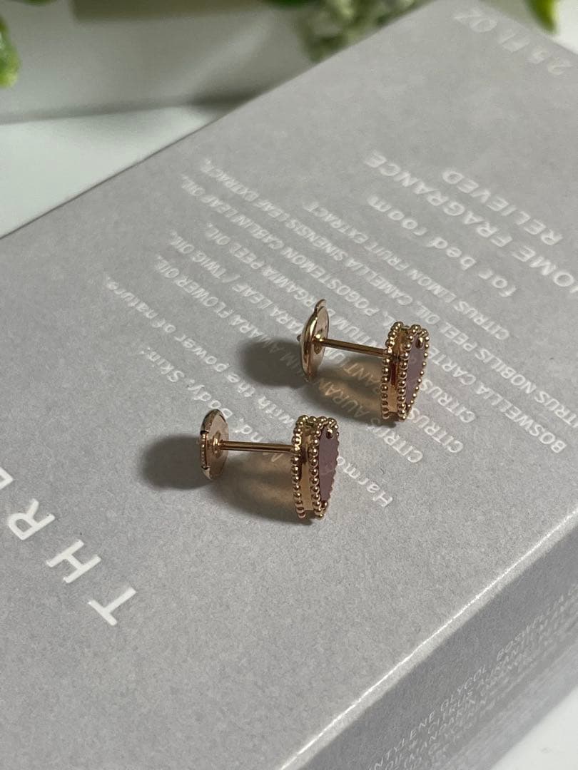 赤メノウピアス　k18 新品　即発送可能