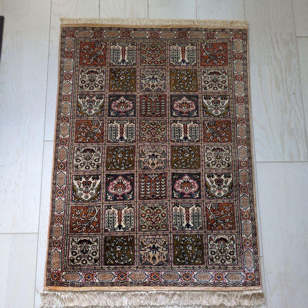 太郎　ペルシャ絨毯　花柄と幾何学模様のラグ　ラグ　玄関マット