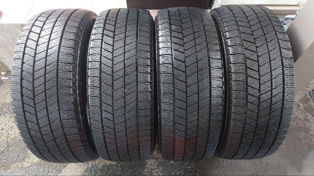 送料込み！バリ山 現行スタッドレス　ブリザック VRX3 205/55R16