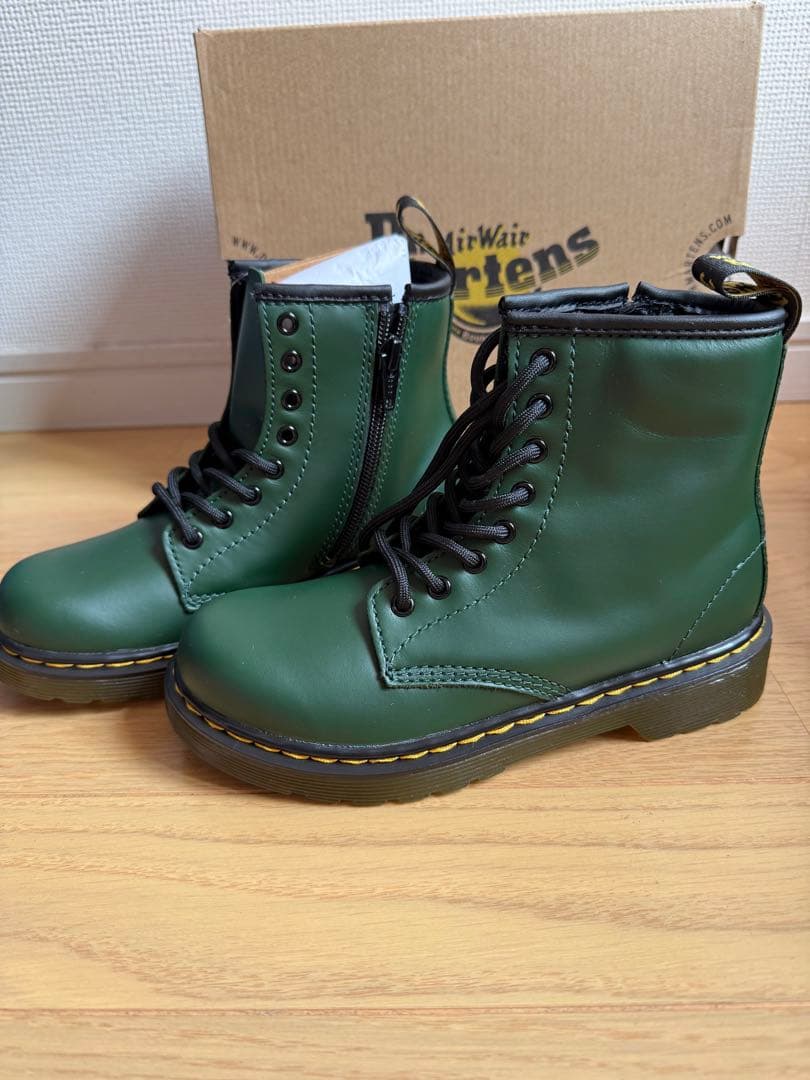 Dr. Martens グリーン ミリタリーブーツ