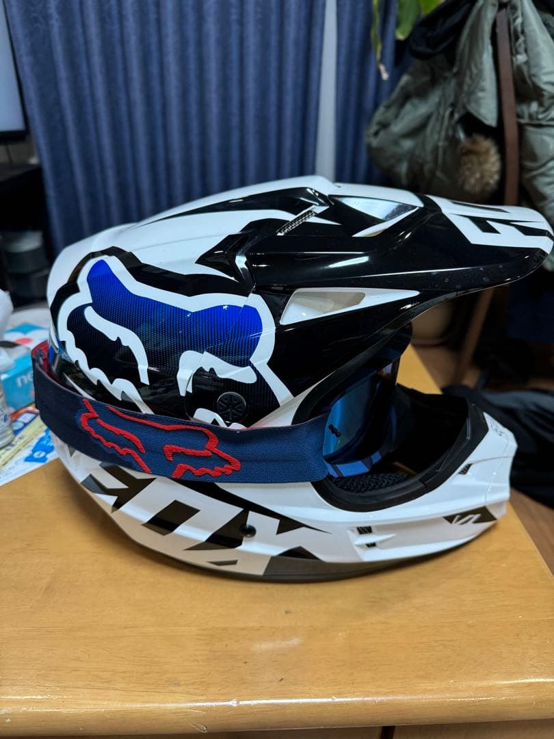 FOX V1 レース ヘルメット　ゴーグル付き　極上
