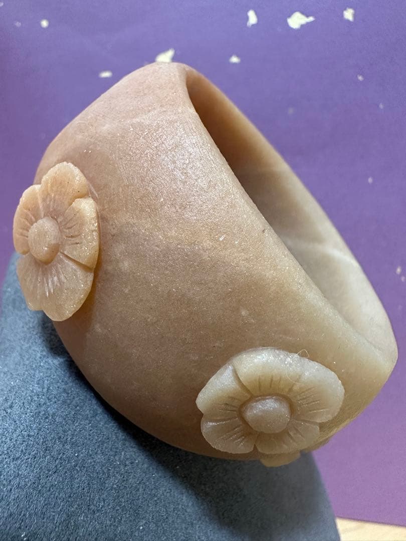 黄糖にゃんこ原石バングル　シャー太翠原石バングル