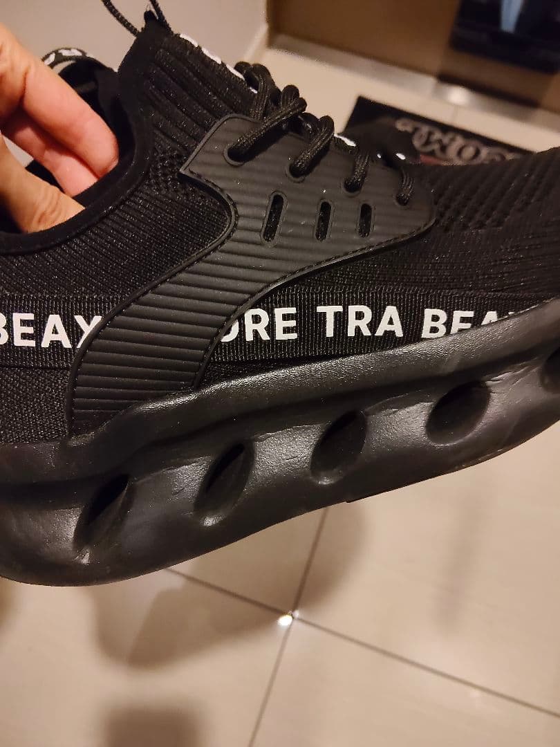 体幹スニーカーブラック メッシュ　BEAXIS