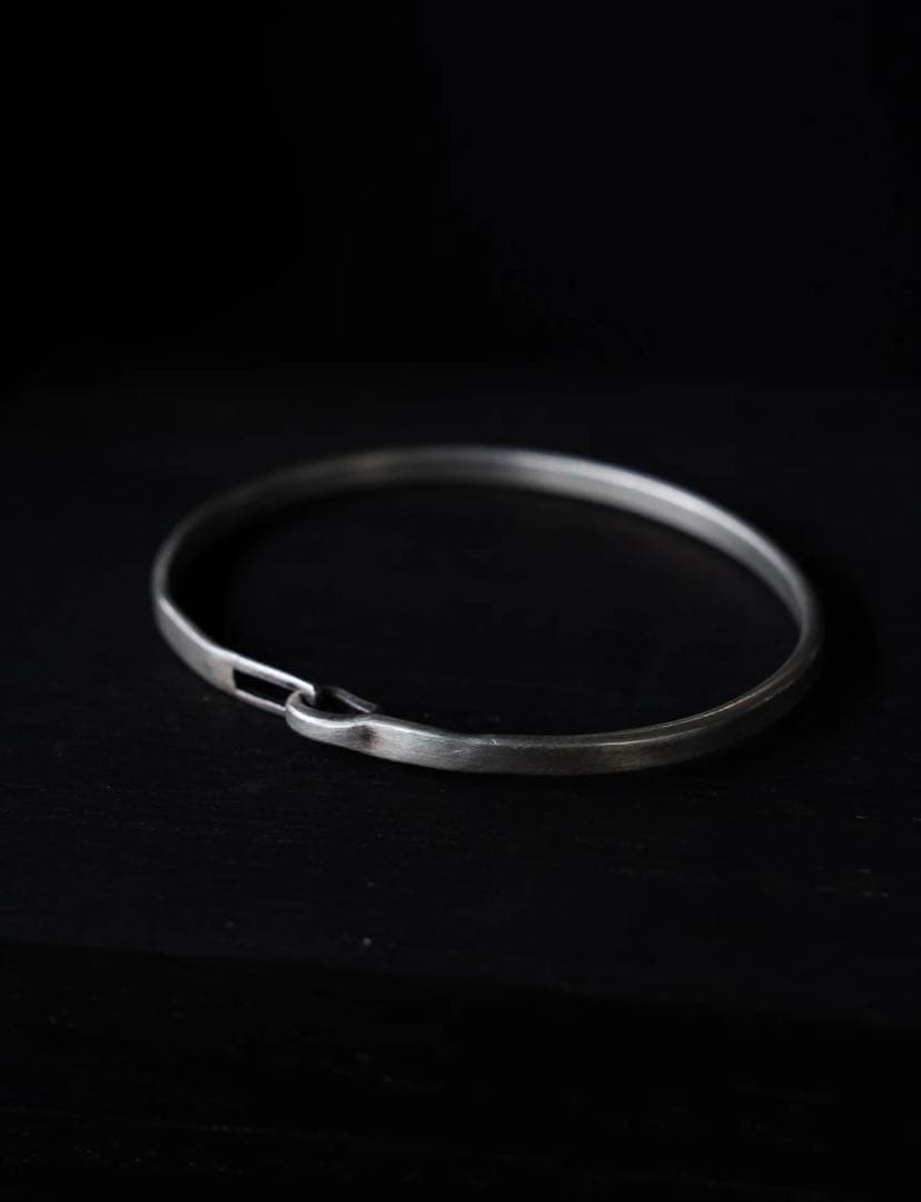PRY シュウト　Silver Hook Bangle