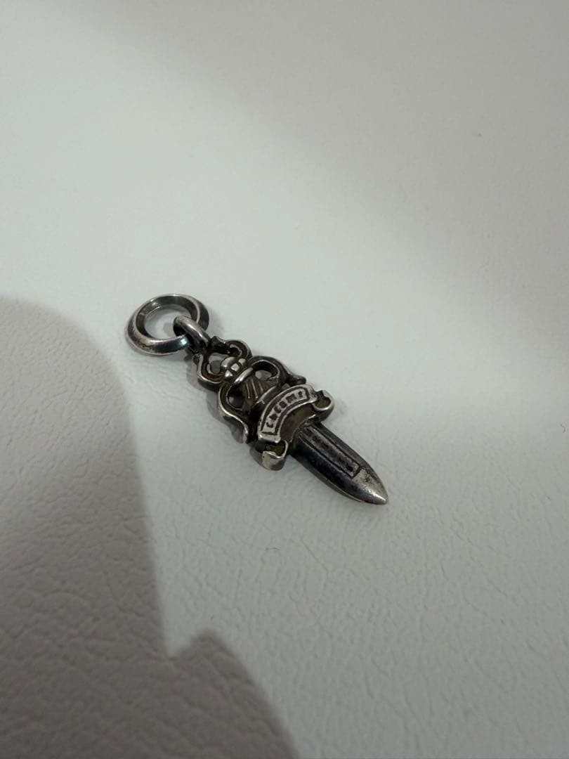 クロムハーツ タイニーダガーチャーム