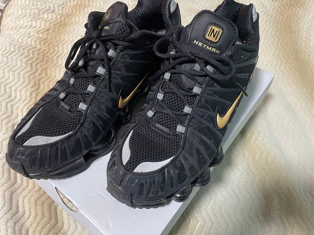 NIKE NEYMAR ブラック ゴールド スニーカー