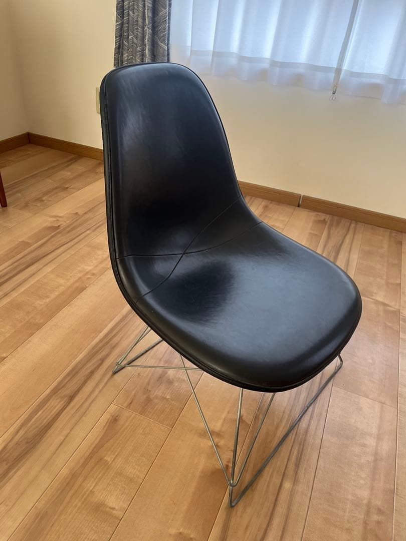 ハーマンミラー　イームズ　ナウガハイドレザー　キャツクレードル