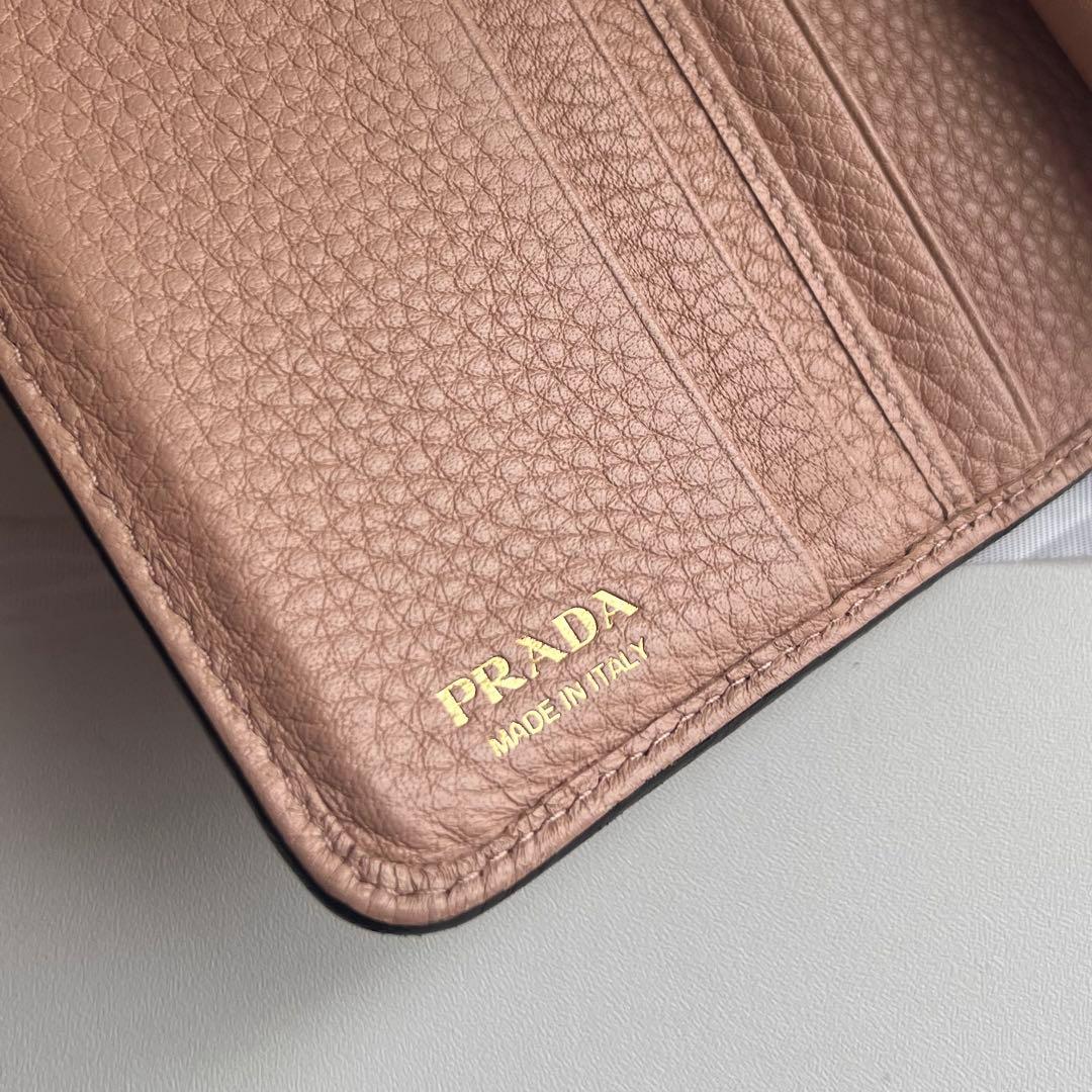 111 極上美品 PRADA プラダ 2つ折り財布