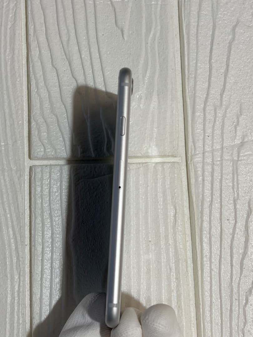 iPhone 本体 64GB 画面傷あり