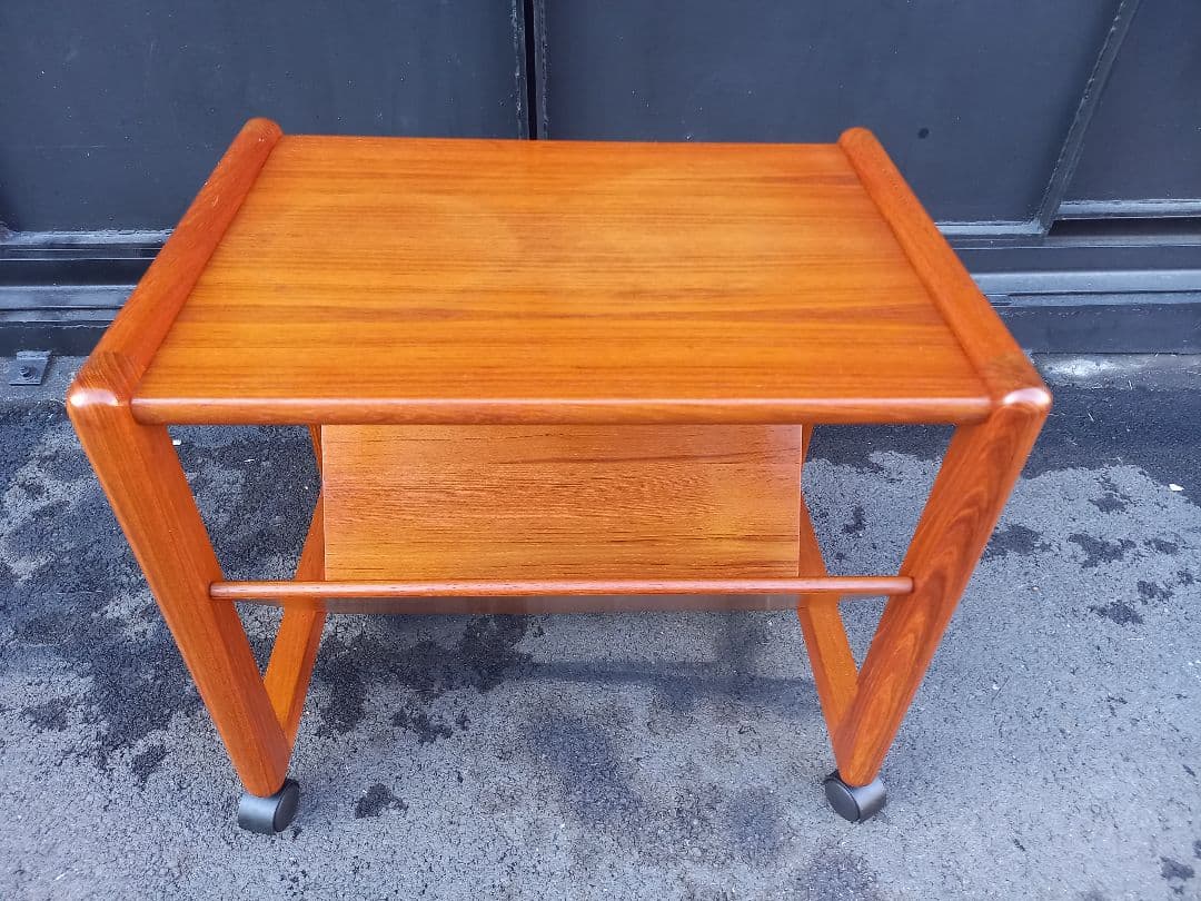 北欧　モダン　デンマーク　アクセル　キアスゴー　サイド　テーブル　ワゴン