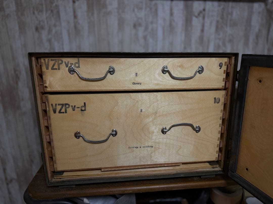 軍放出品チェコ軍 メディカルボックス ミリタリーコンテナ