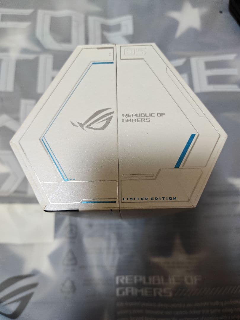 ROGPhone5 UItimate、ROGKunai3 Gamepadセット