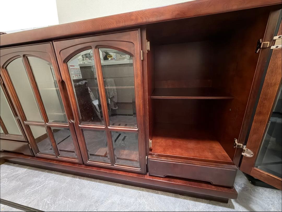 関口木工 ダークブラウン 木製キャビネット ガラス扉付き