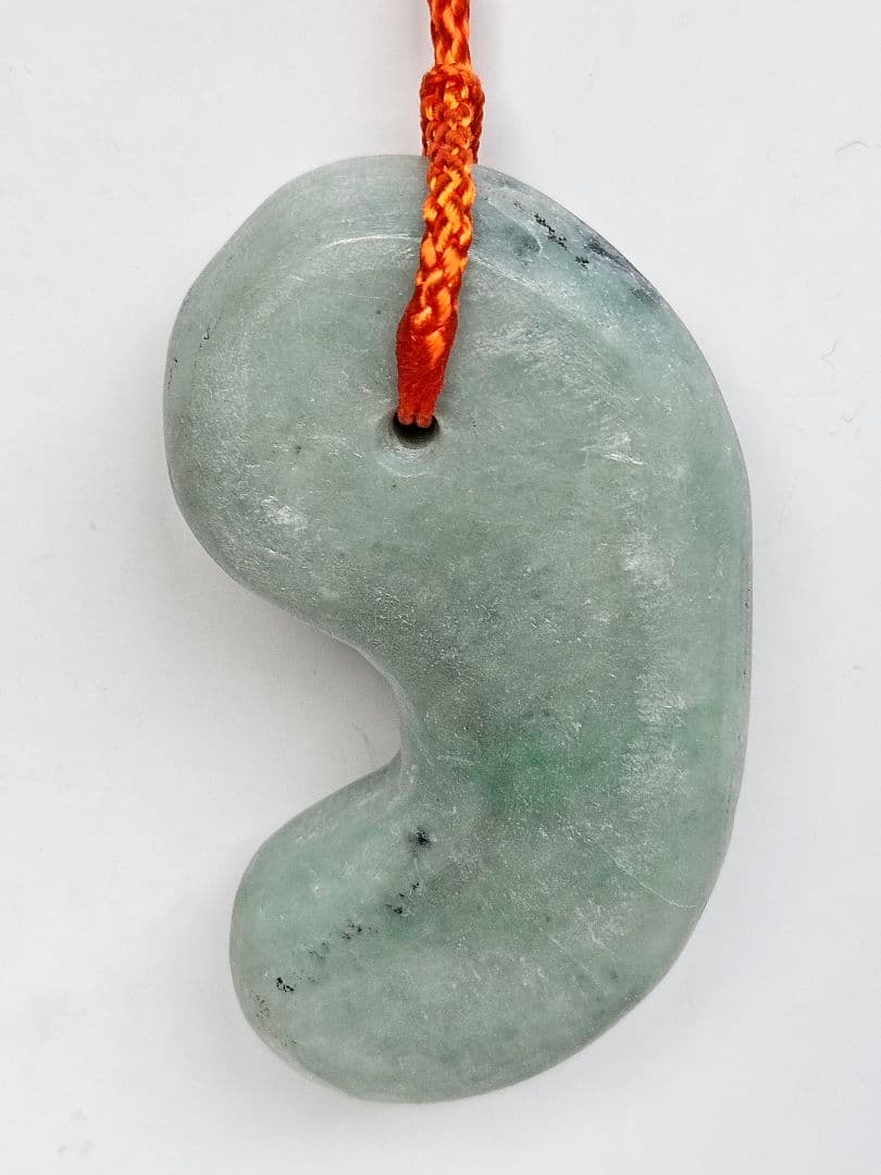 超特大　翡翠勾玉