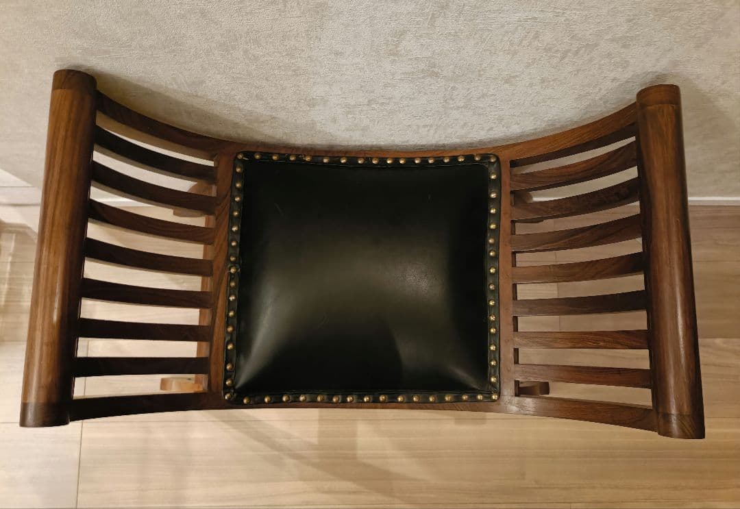 カルティニチェア　一人掛け　黒レザーシート　アジアン　スツール　家具　猫脚