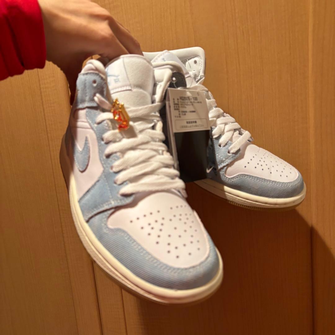 ジョーダン ブランド ウィメンズ エア ジョーダン 1 MID SE /