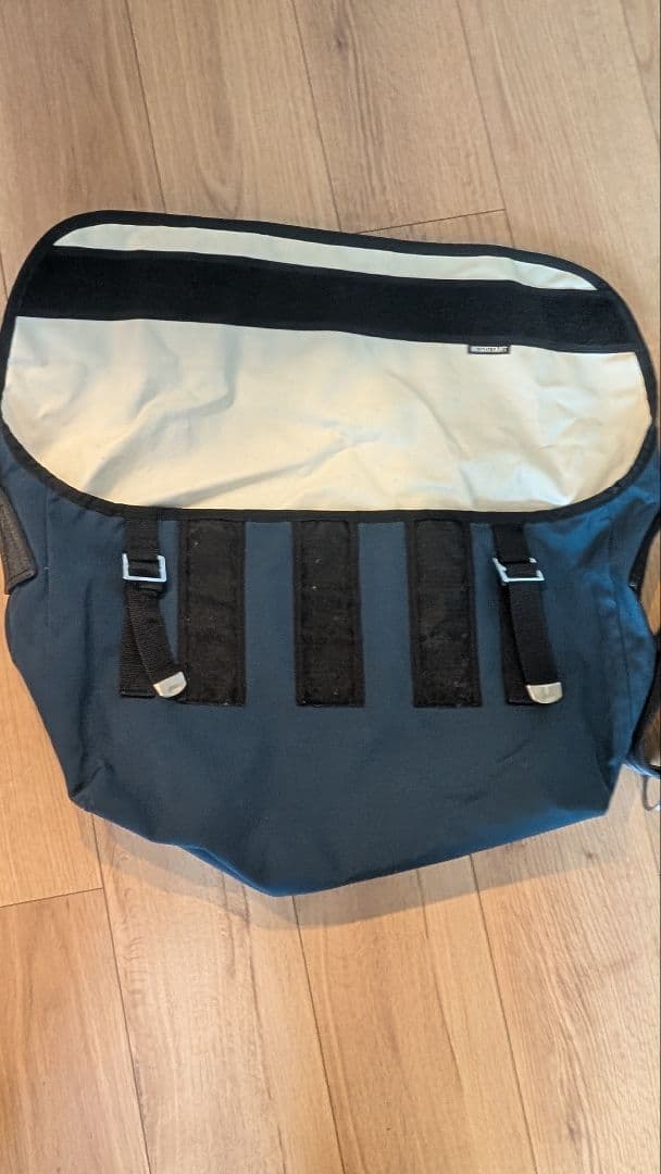 Resistant メッセンジャーバッグ ブラック