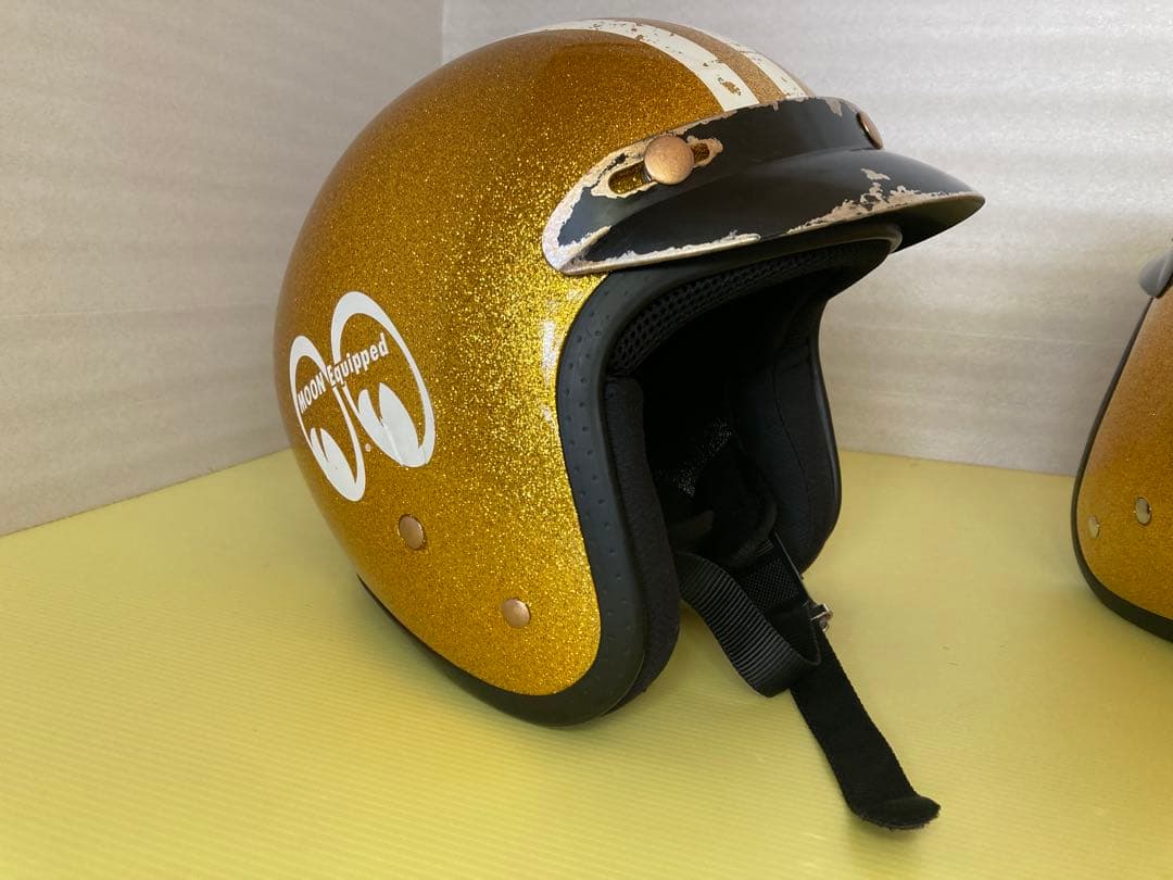 ゴールド　ジェットヘルメット　tt &co bell ムーンアイズ　目深加工