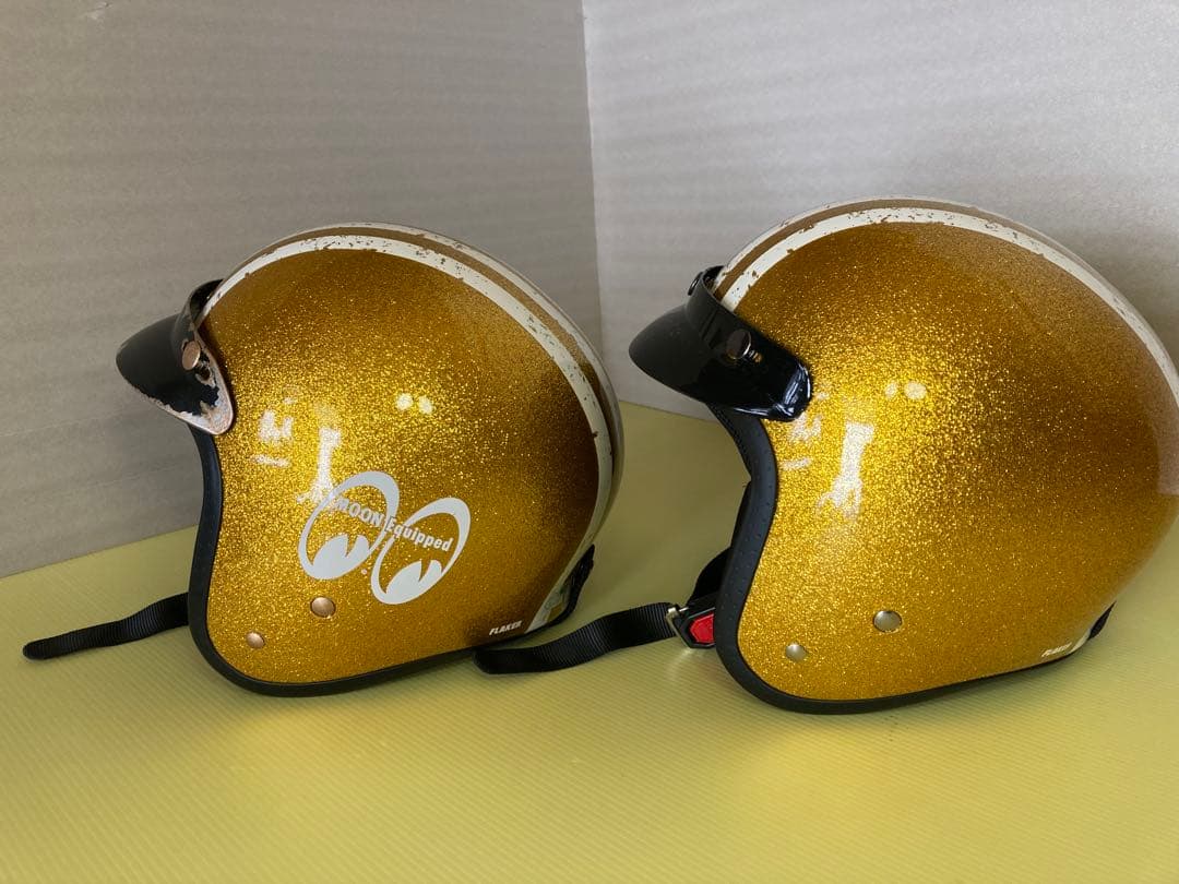ゴールド　ジェットヘルメット　tt &co bell ムーンアイズ　目深加工
