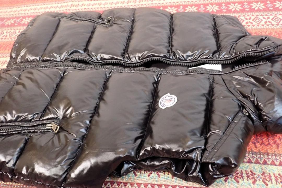 MONCLER ダウンベスト 光沢ブラック 02