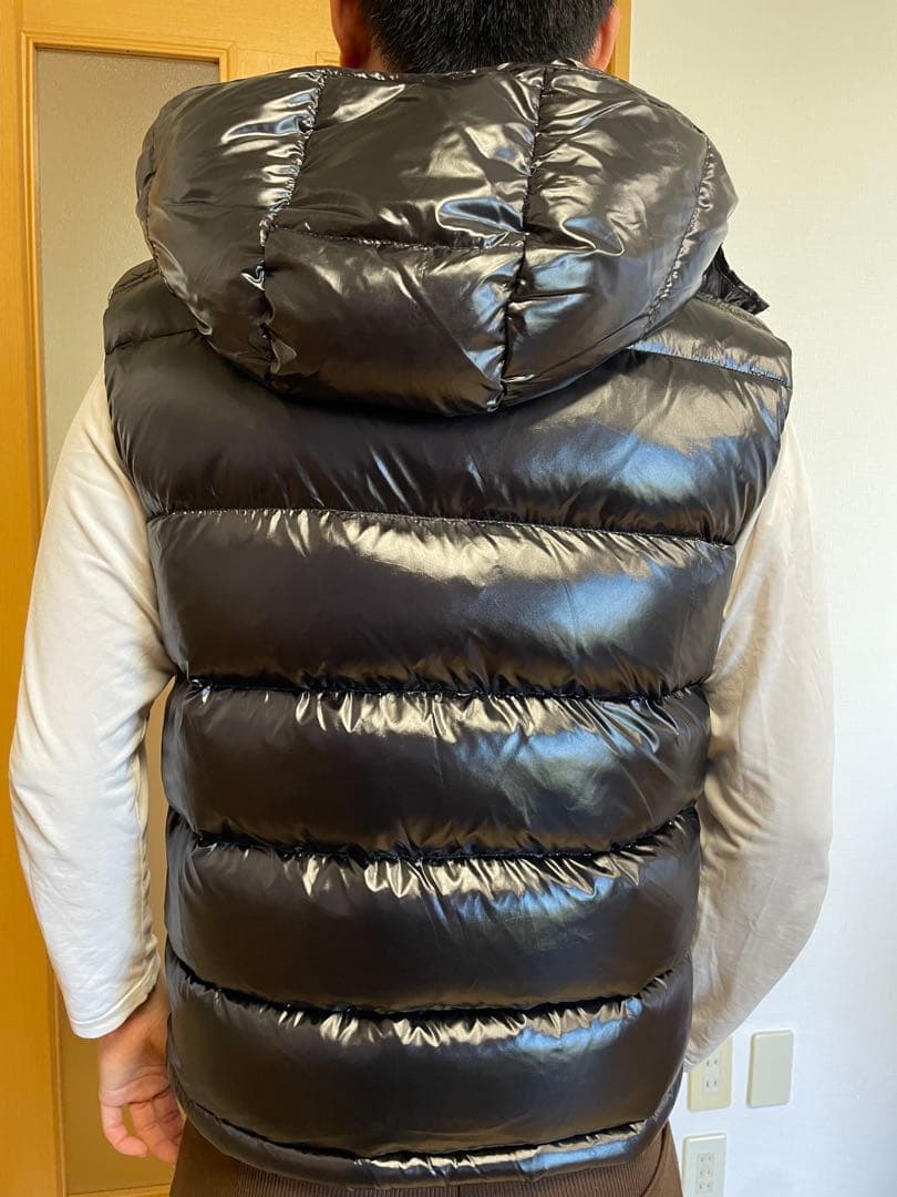MONCLER ダウンベスト 光沢ブラック 02