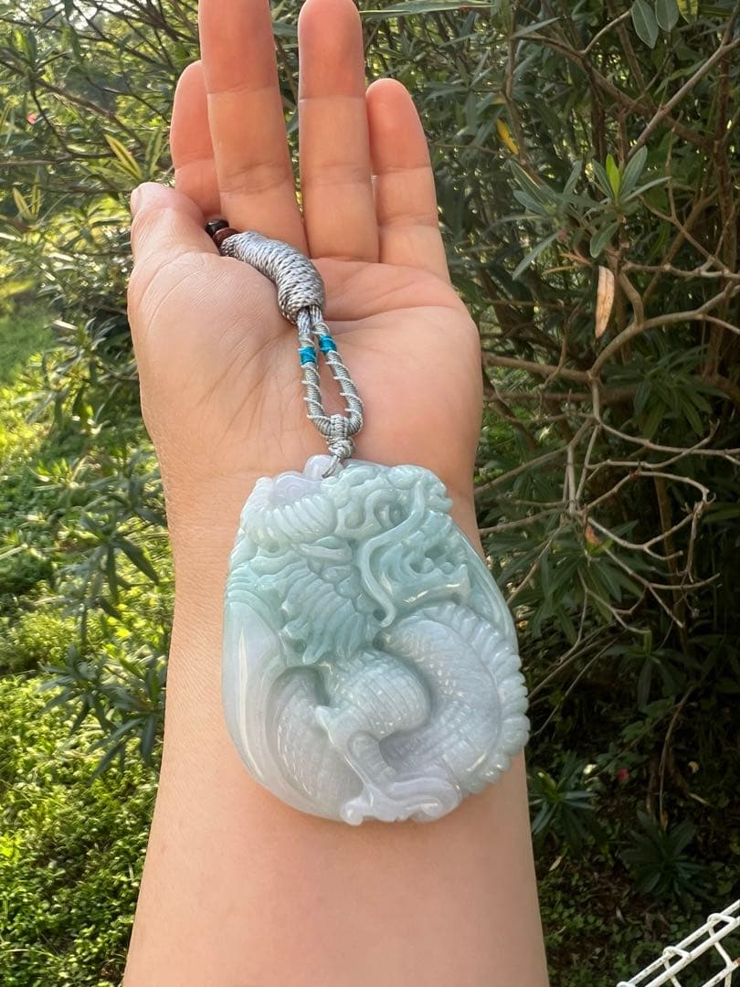 天然Aランク翡翠手作り両面に龍が彫刻されたペンダントAB10112