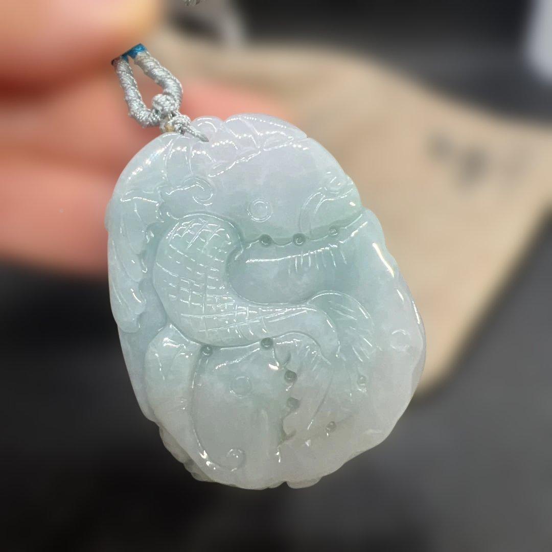 天然Aランク翡翠手作り両面に龍が彫刻されたペンダントAB10112