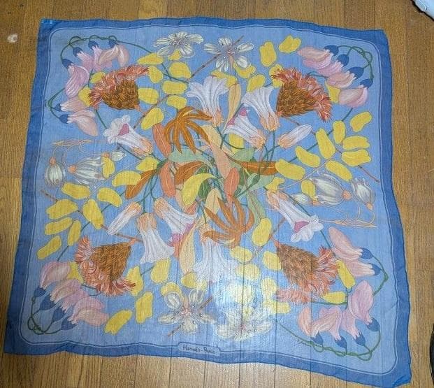 HERMÈS エルメス スカーフ カレ90 シルク100% 花柄 ピンク系