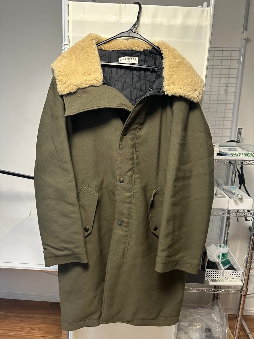 BALENCIAGA ファー付きトレンチコート