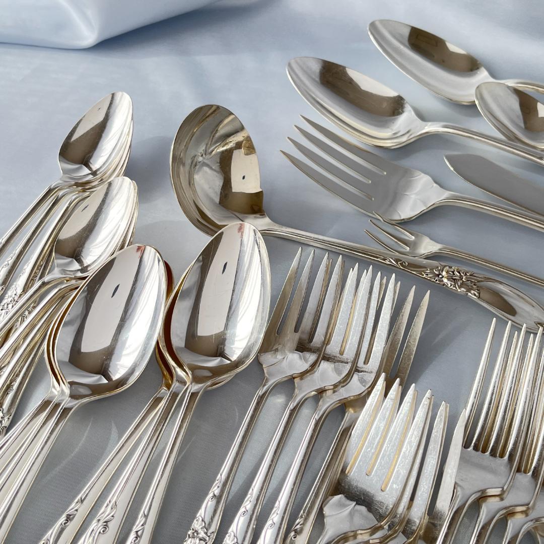 【White Orchid】 ディナーセット 8名用55本 サーバー付