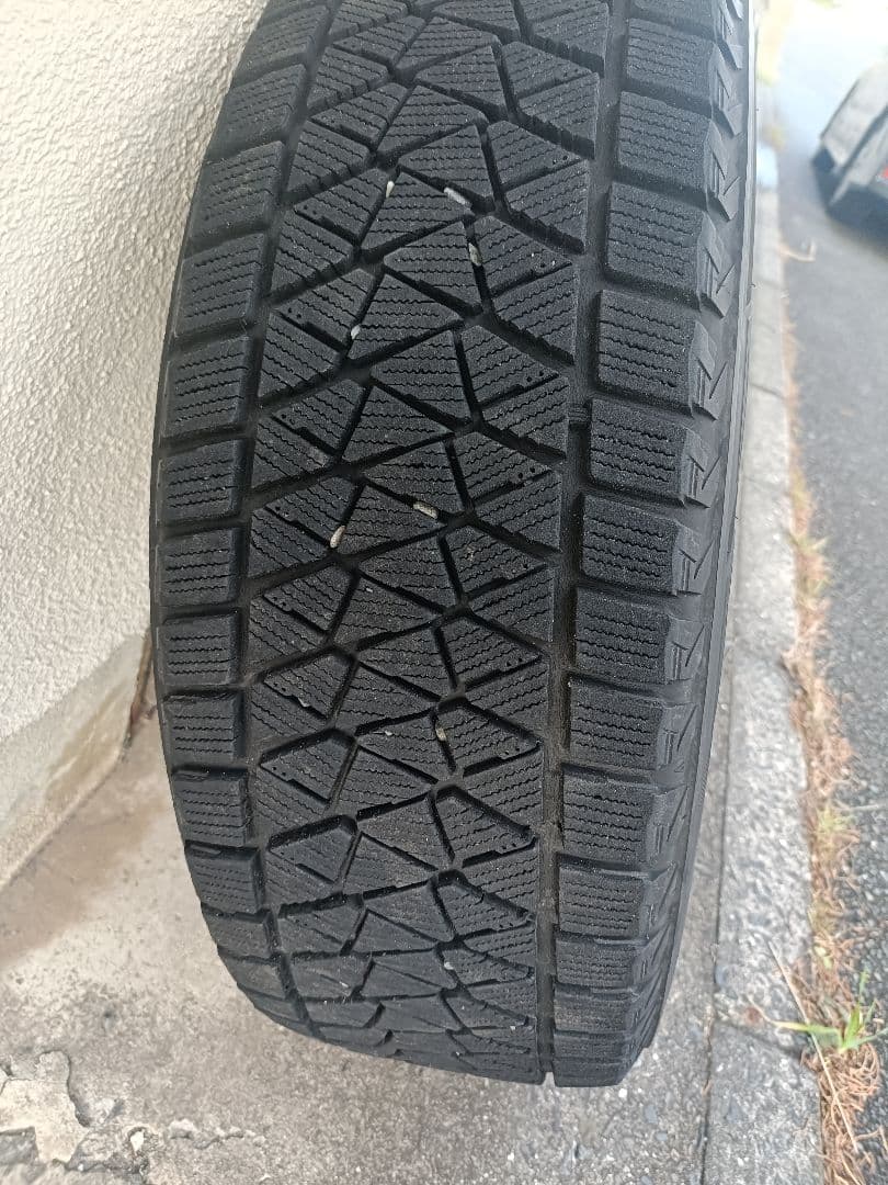 最終値下げ【送料込み】225/60R17スタッドレスBLIZZAK DM-V2①