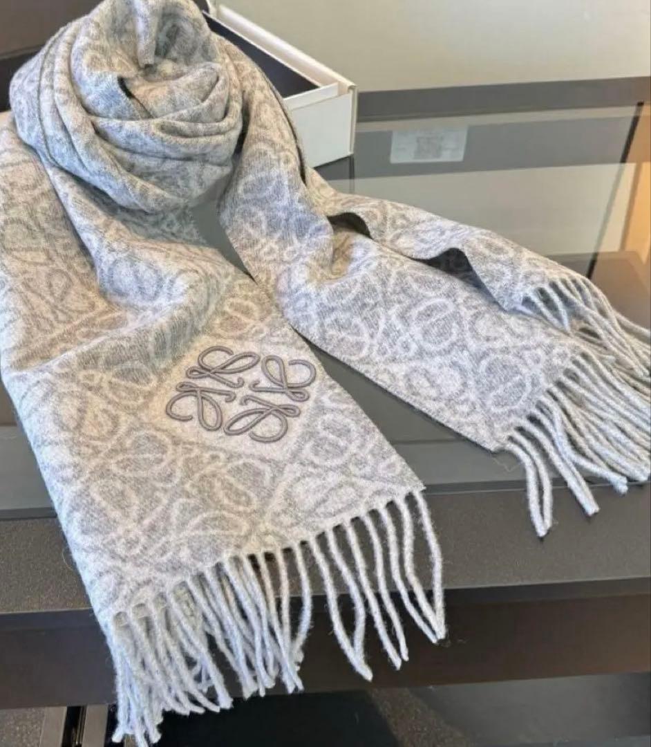 グレー マフラー