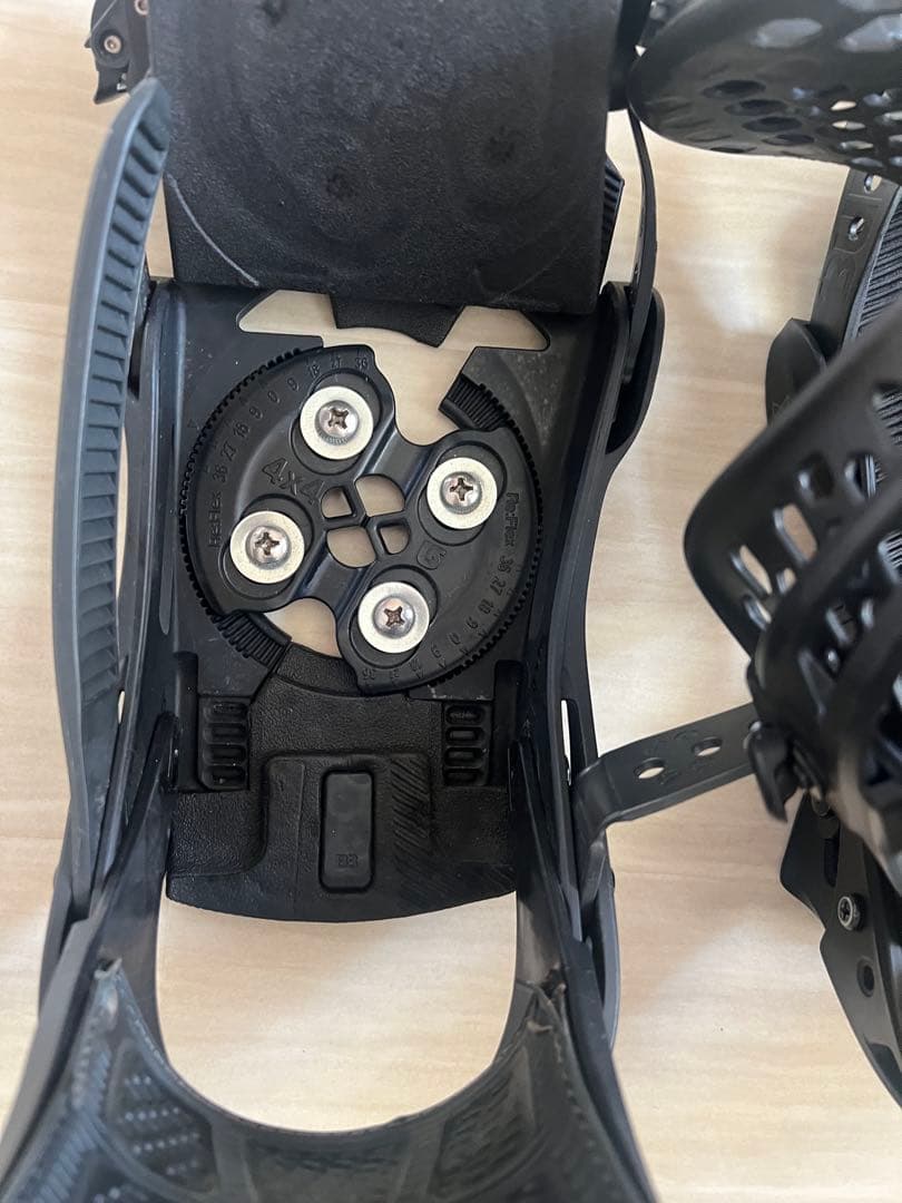 バートン マラヴィータ スノーボードビンディング