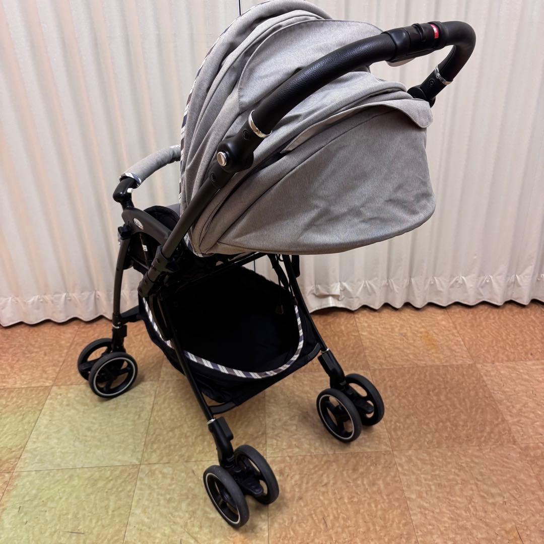 クリーニング済　☆綺麗☆　アップリカ　ラクーナエアー　コンパクト　革調ハンドル