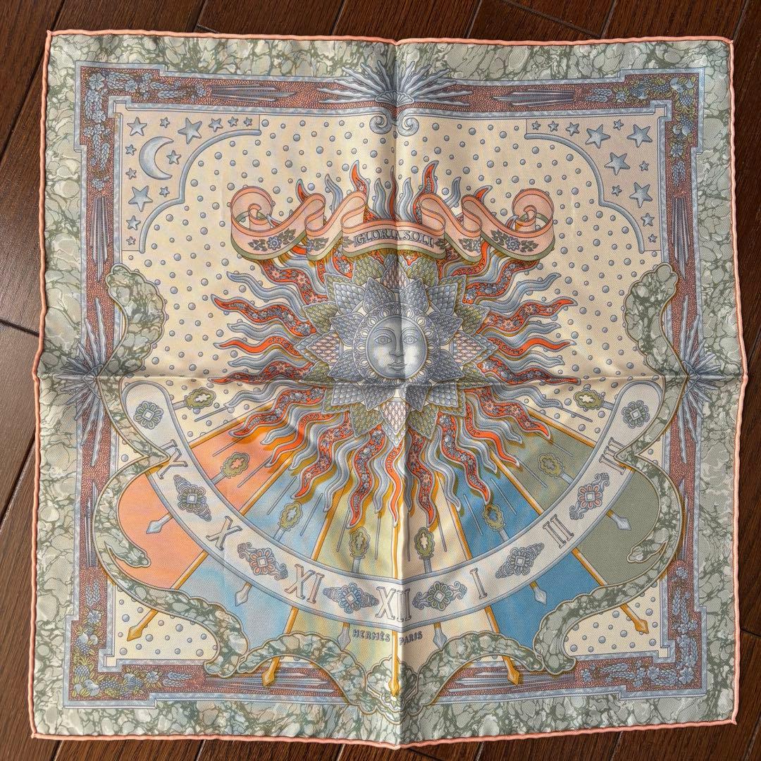 【希少・極美品】HERMES エルメス 栄光の日 プチカレ スカーフ　お値下げ中